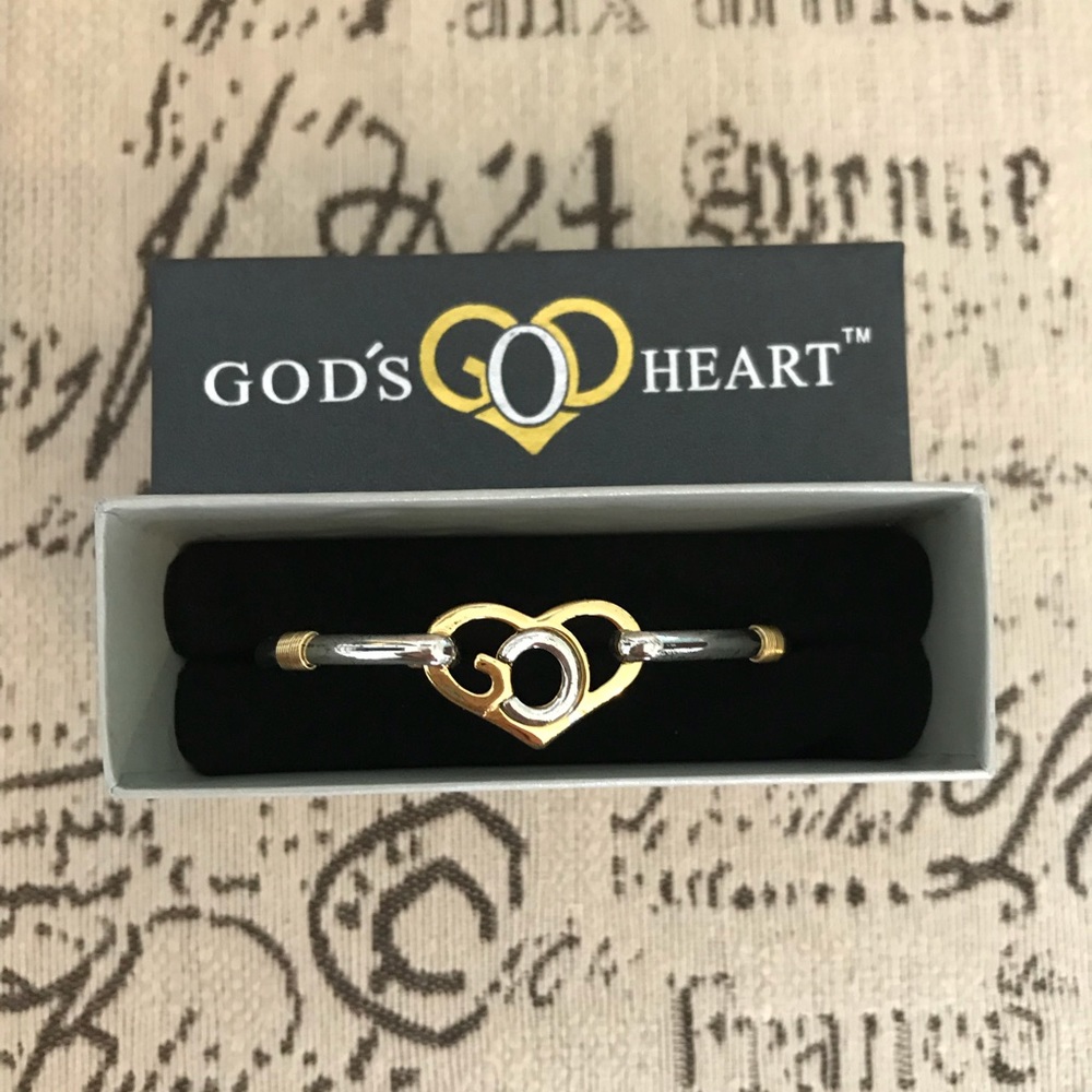 New in box God’s Heart Bracelet Bangle